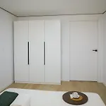 Cliff Apartment *