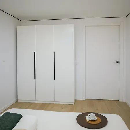 Cliff Apartment *